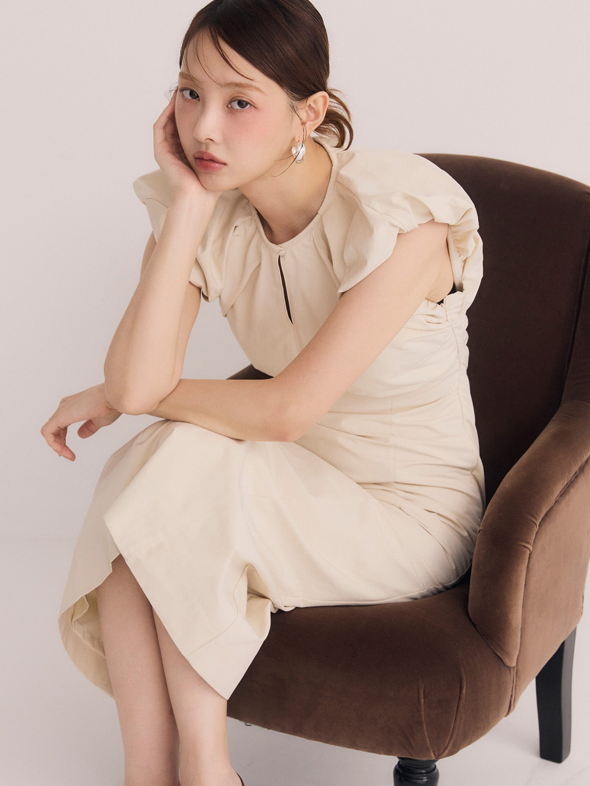 ショルダーデザインバックオープンワンピース