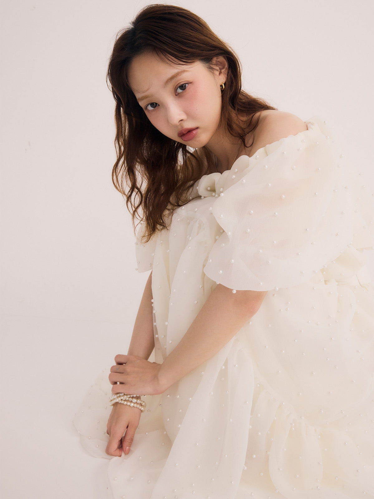 パールスタッズオフショルブラウス