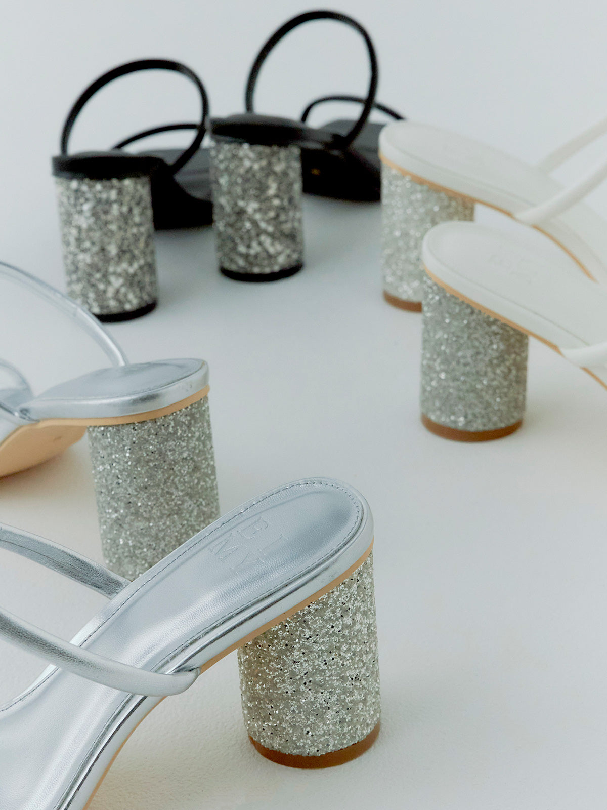 グリッターヒールサンダル
