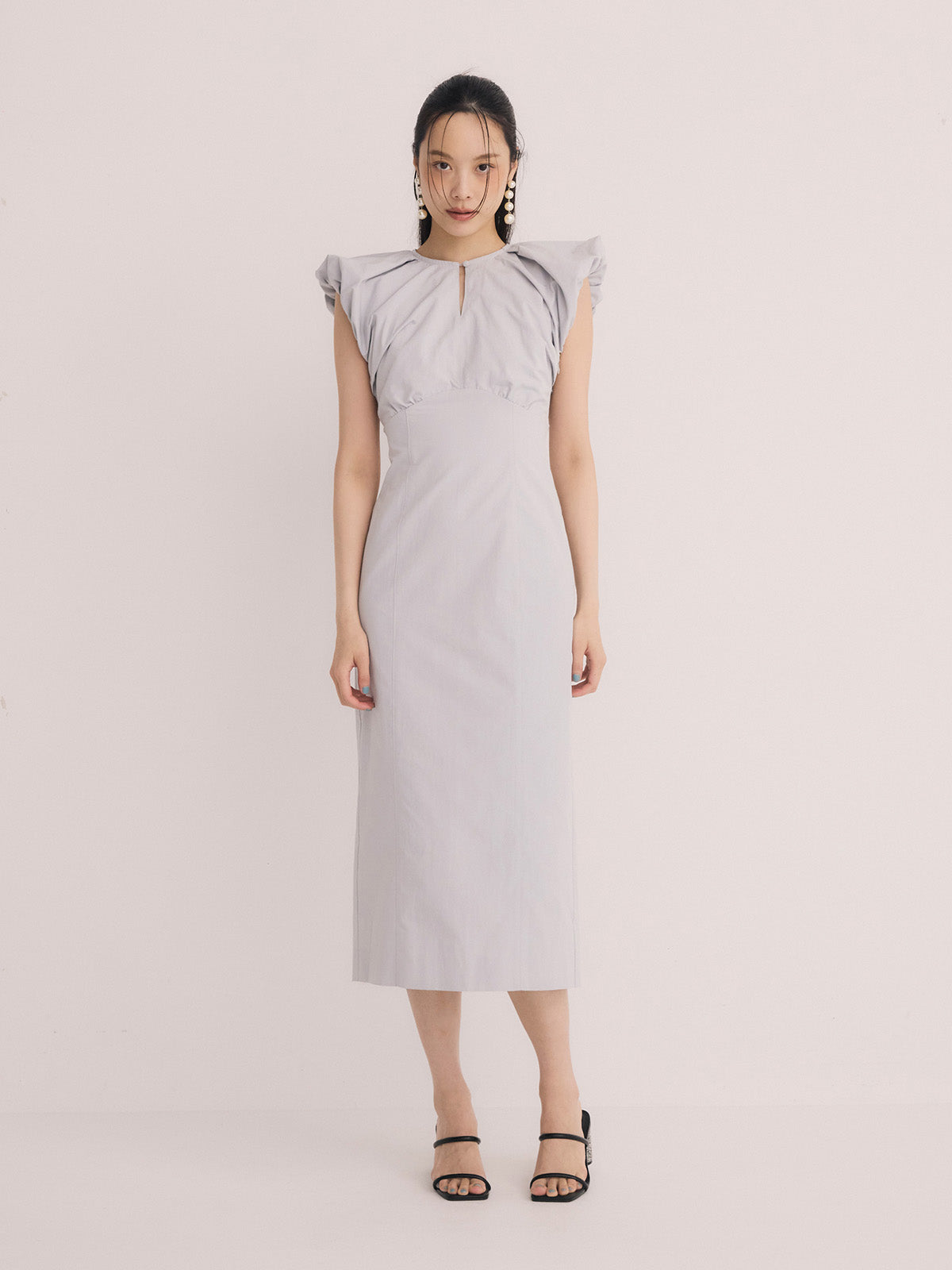 ショルダーデザインバックオープンワンピース