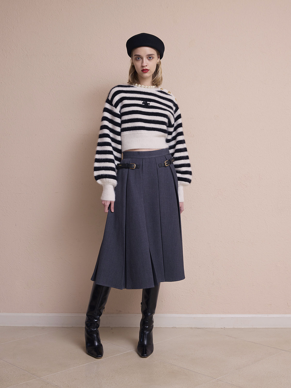 ロゴクロップドニットトップス