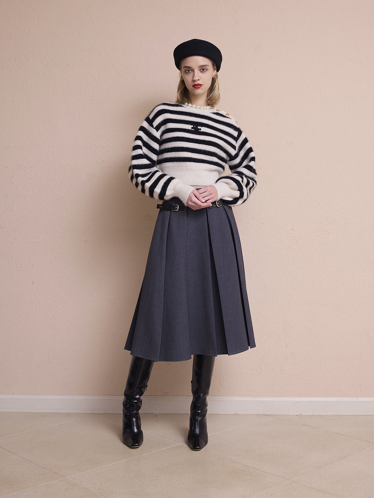 ロゴクロップドニットトップス