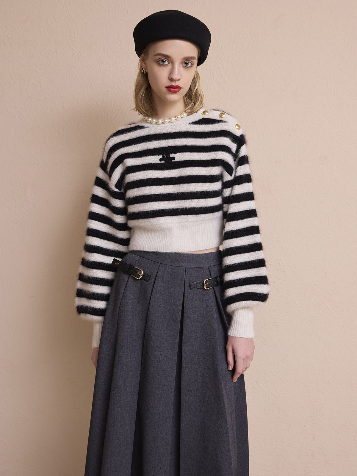 ロゴクロップドニットトップス