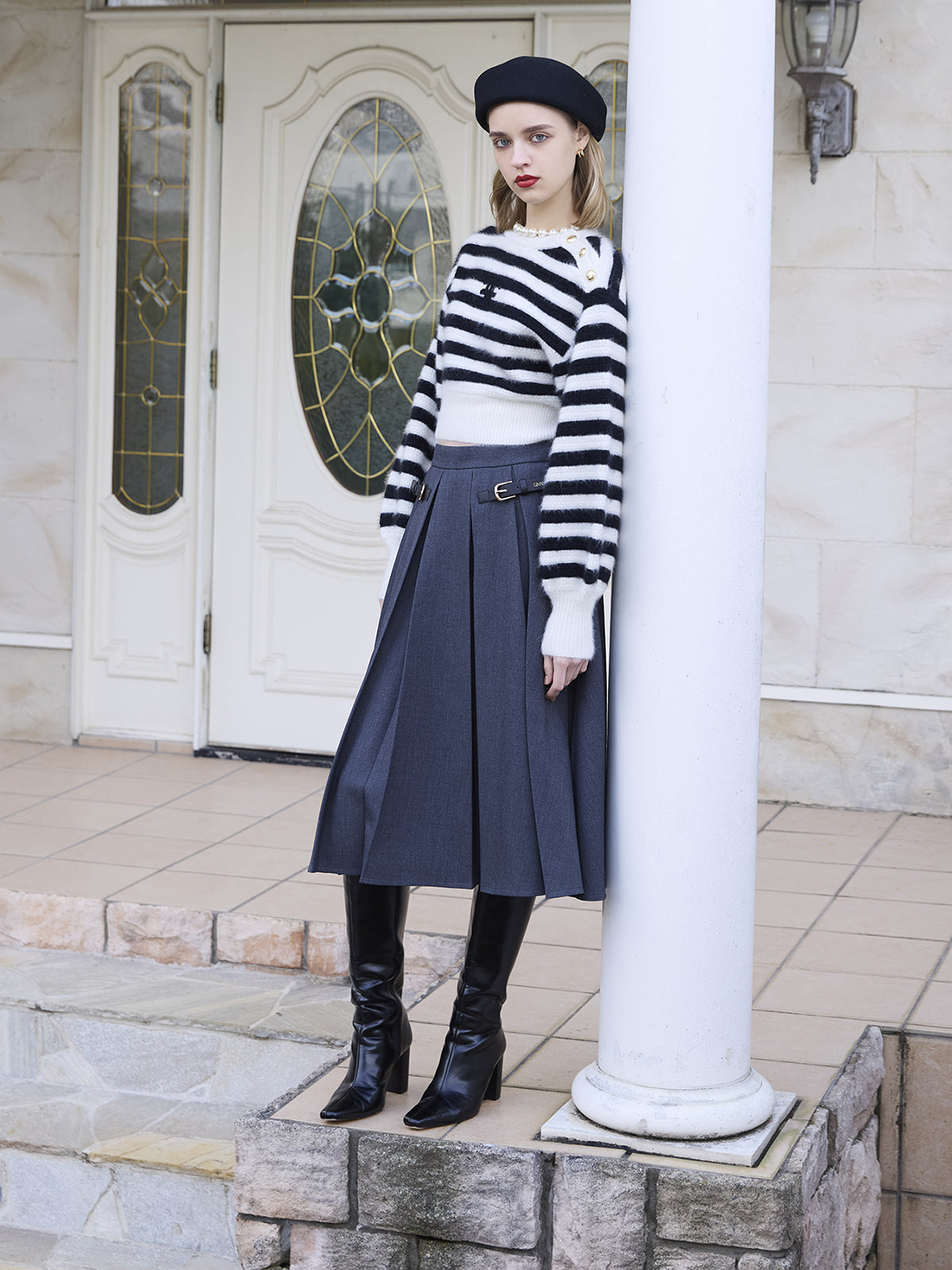 ロゴクロップドニットトップス