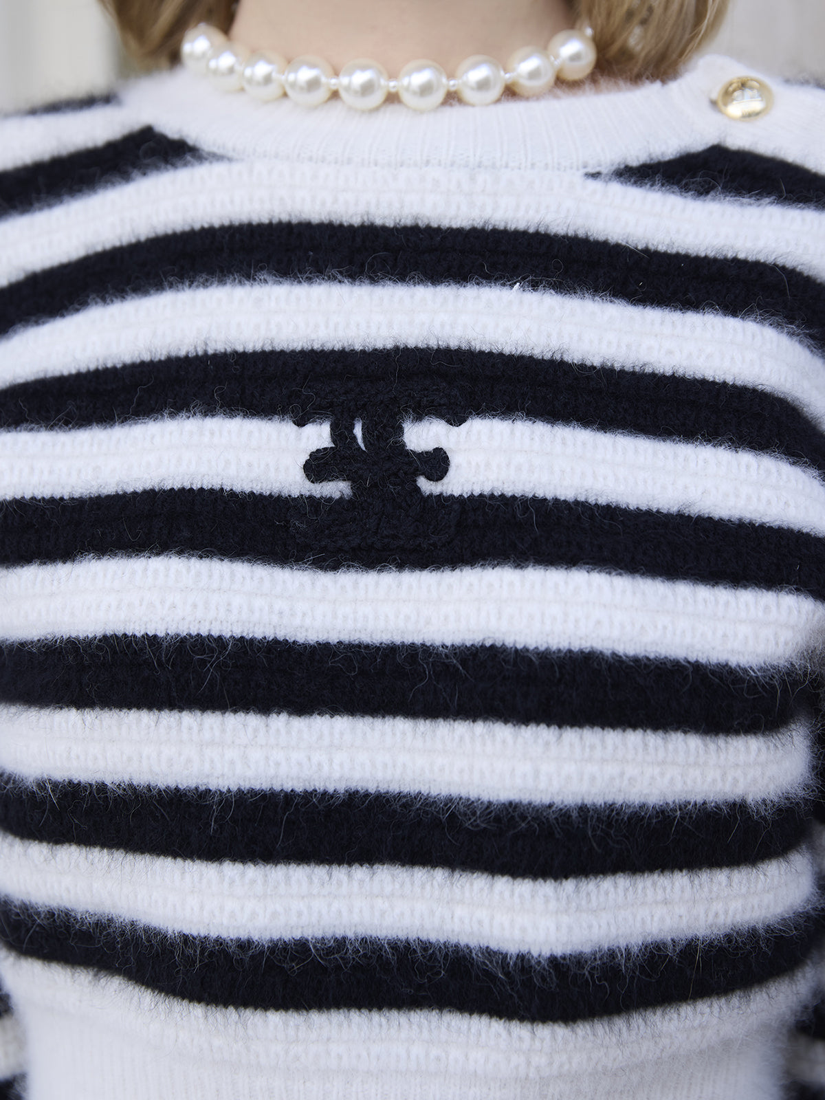 ロゴクロップドニットトップス