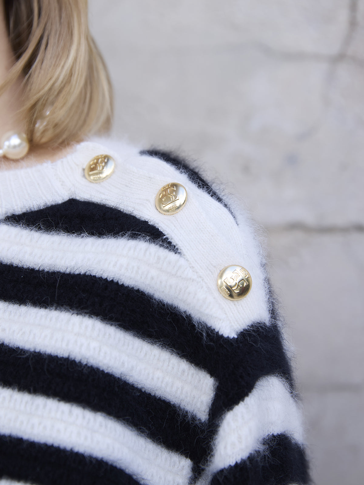 ロゴクロップドニットトップス