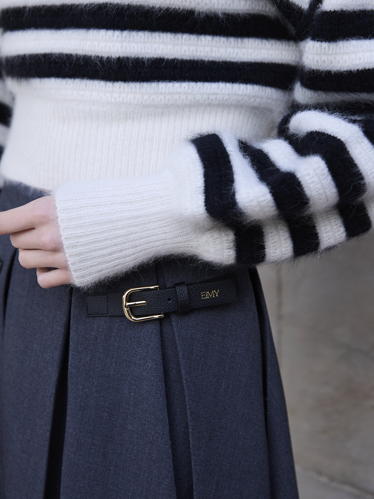 ロゴクロップドニットトップス