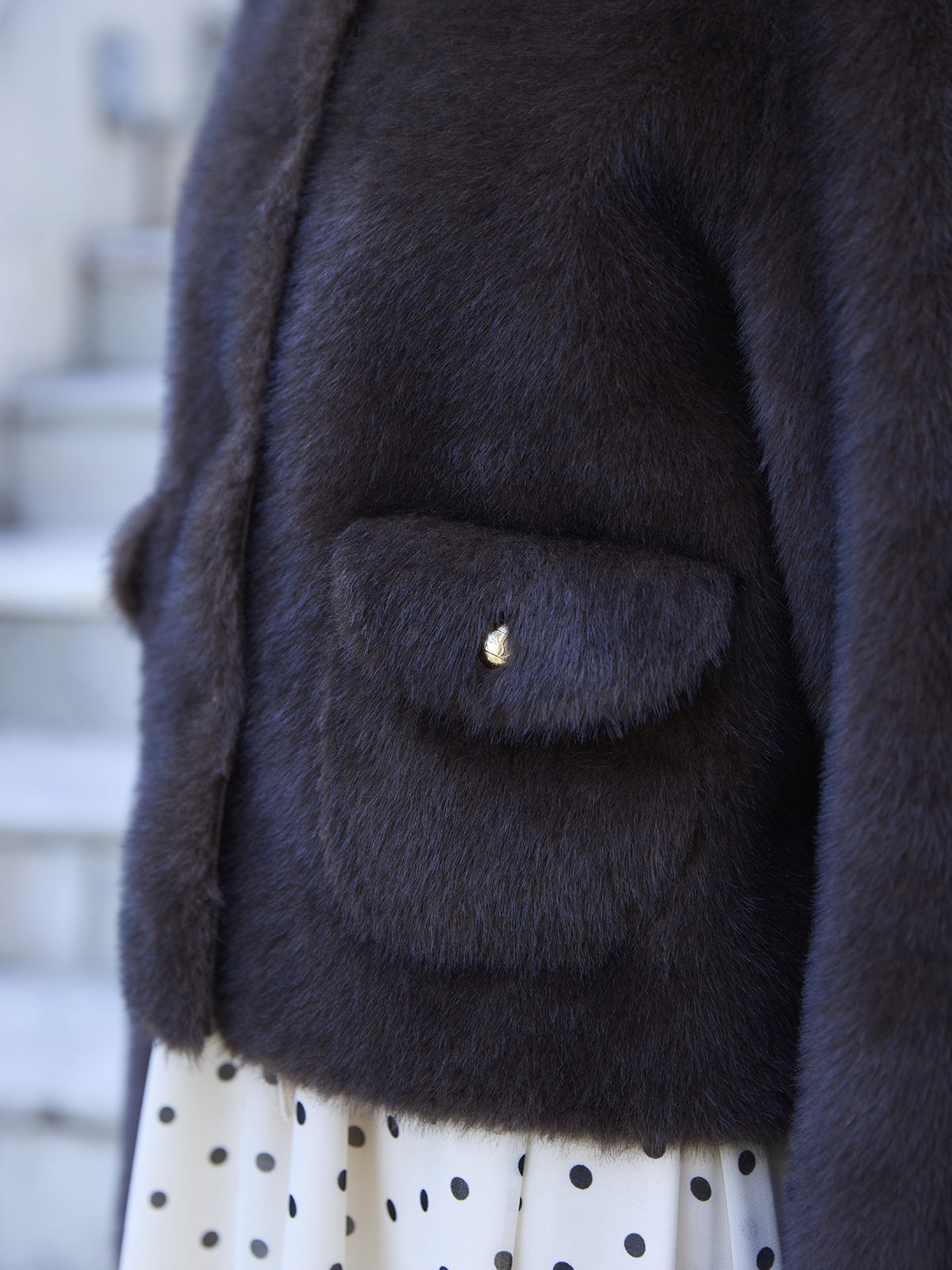 ゴールドボタンフェイクファージャケット