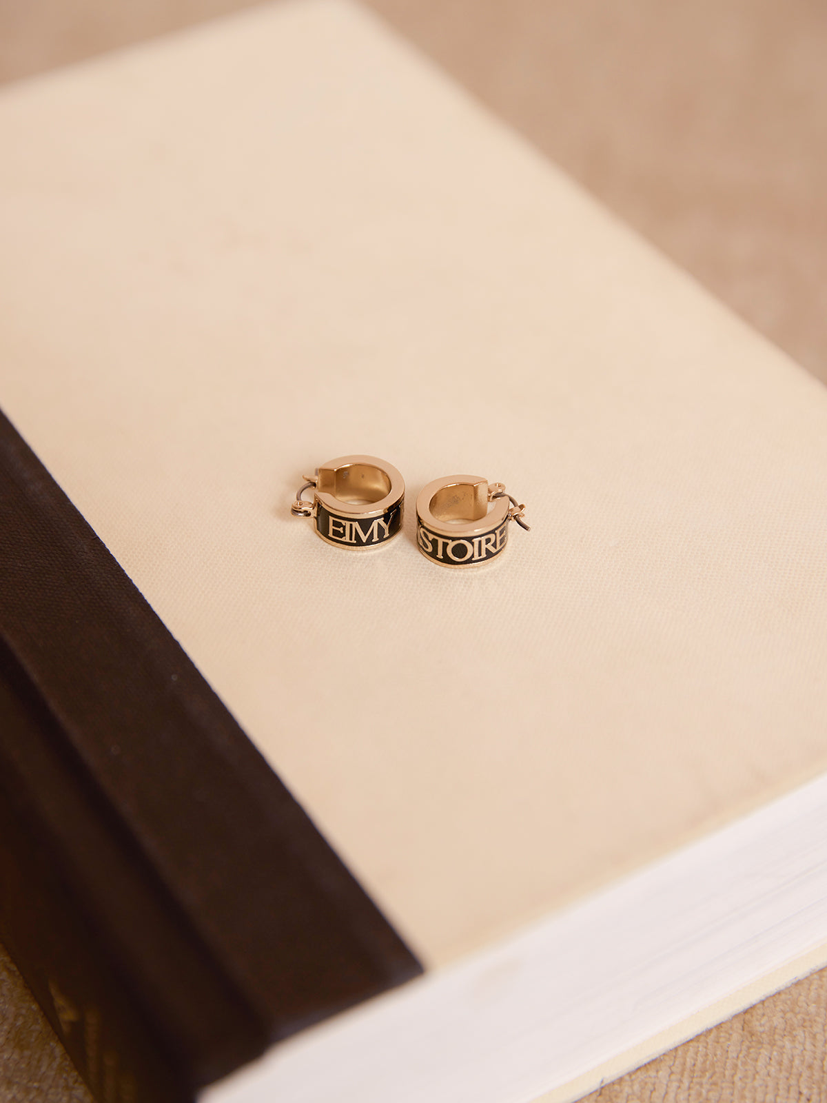 エナメルロゴフープピアス