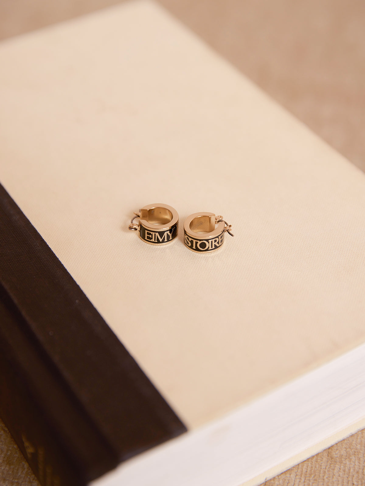 エナメルロゴフープピアス