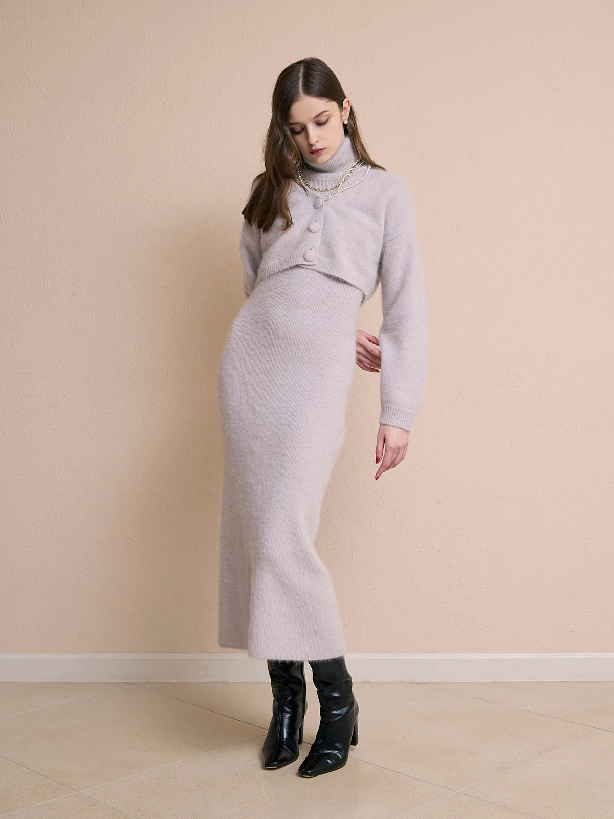 MODEL:173cm／COLOR:PINK GREY／SIZE:F