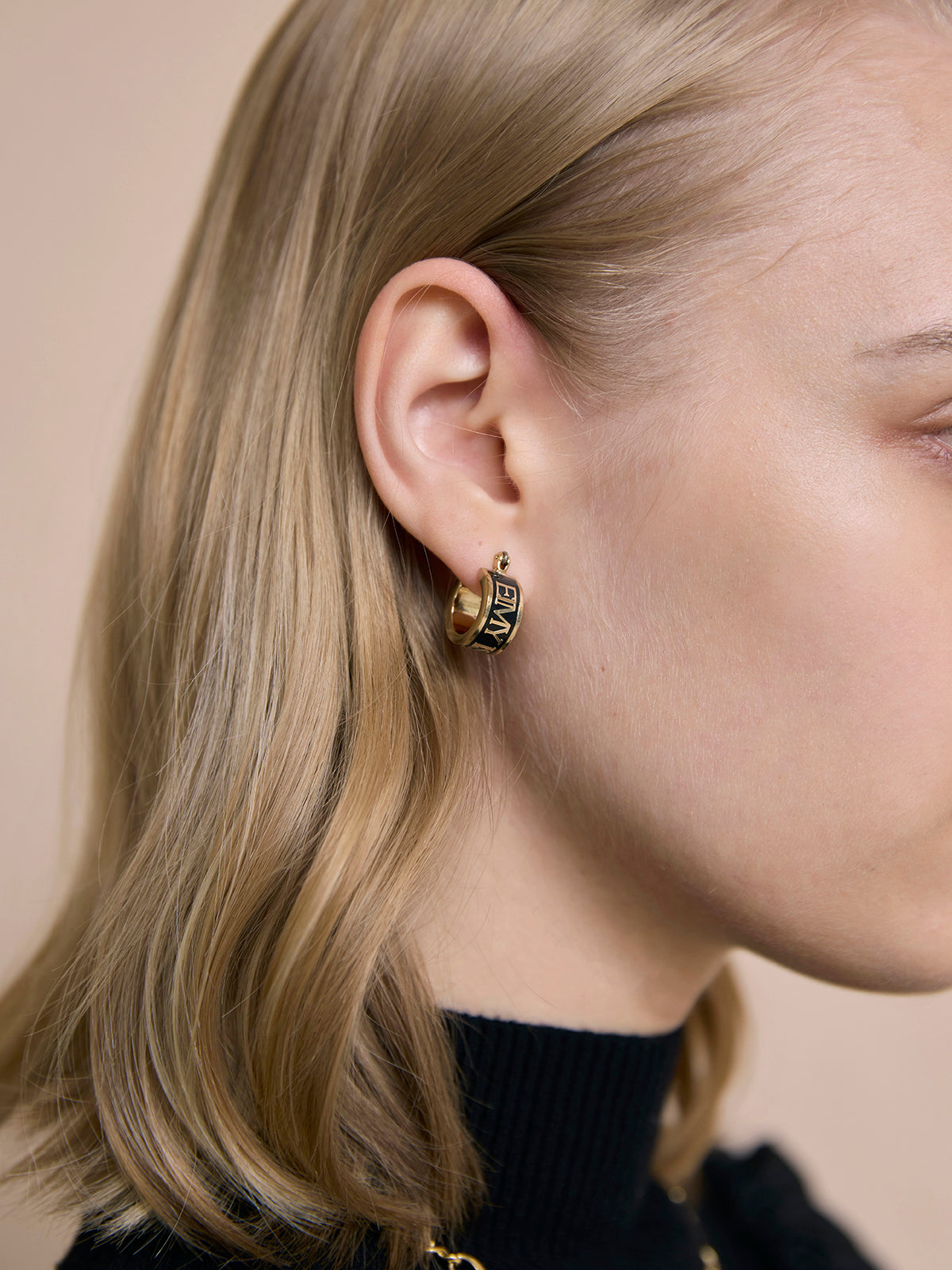 エナメルロゴフープピアス