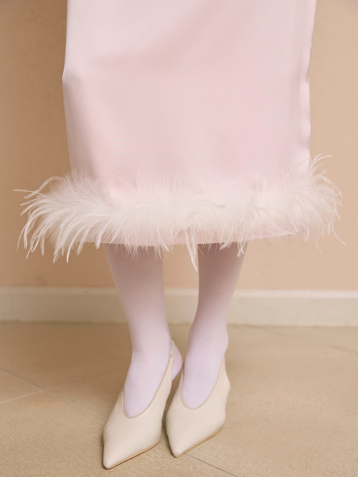 フェザートリムサテンストレートスカート