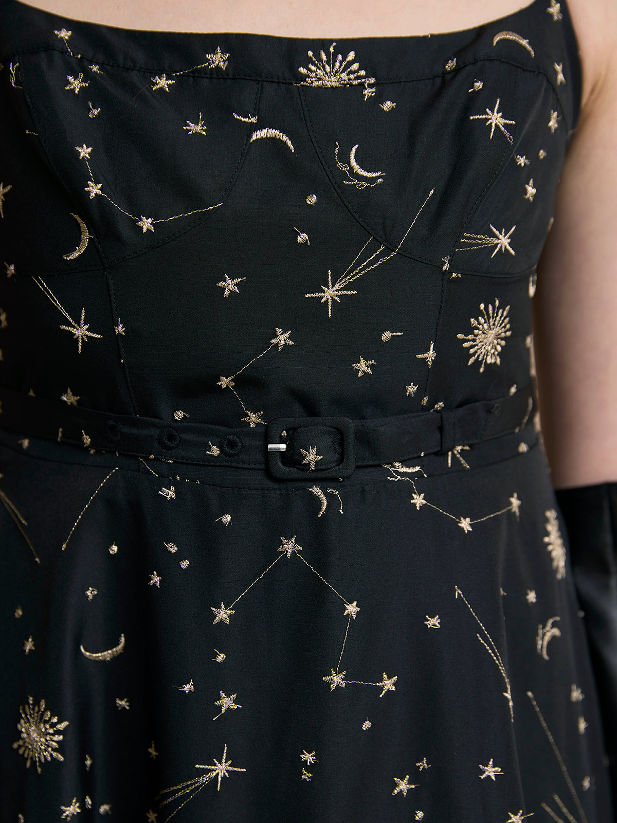 スターエンブロイダリーワンピ