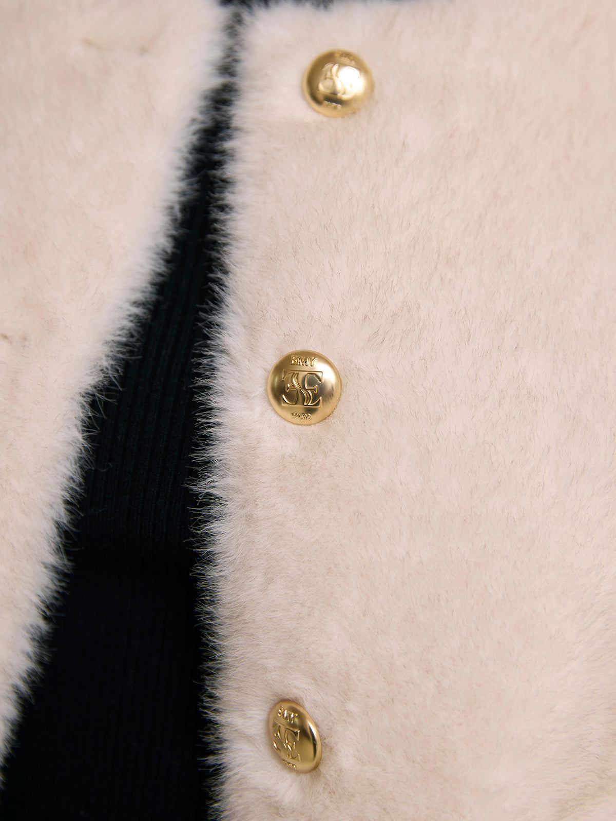 ゴールドボタンフェイクファージャケット