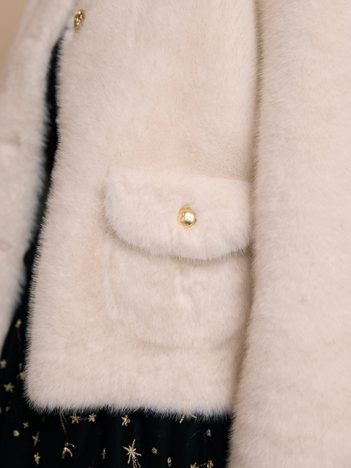 ゴールドボタンフェイクファージャケット