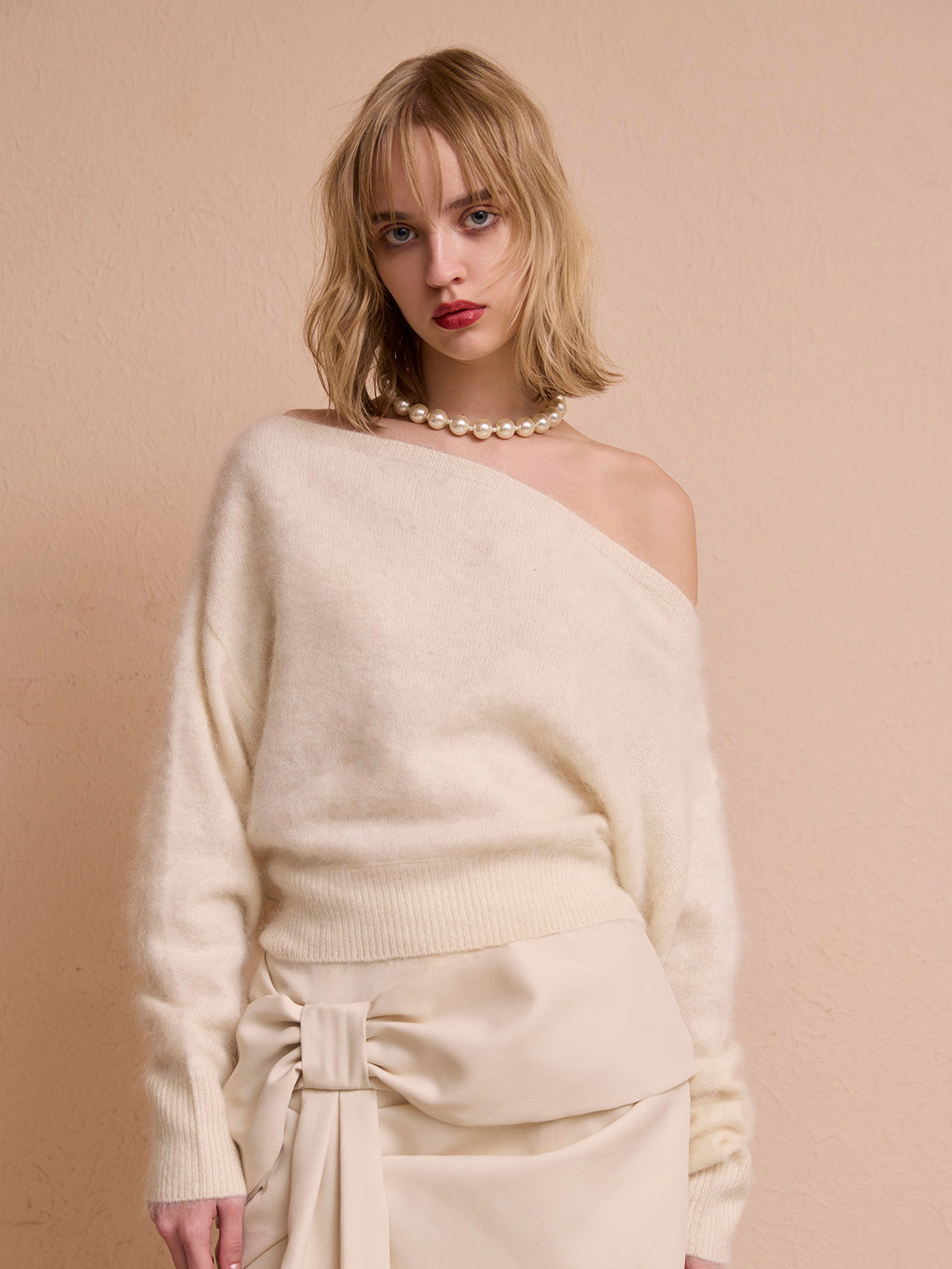 MODEL:172cm／COLOR:WHITE／SIZE:F