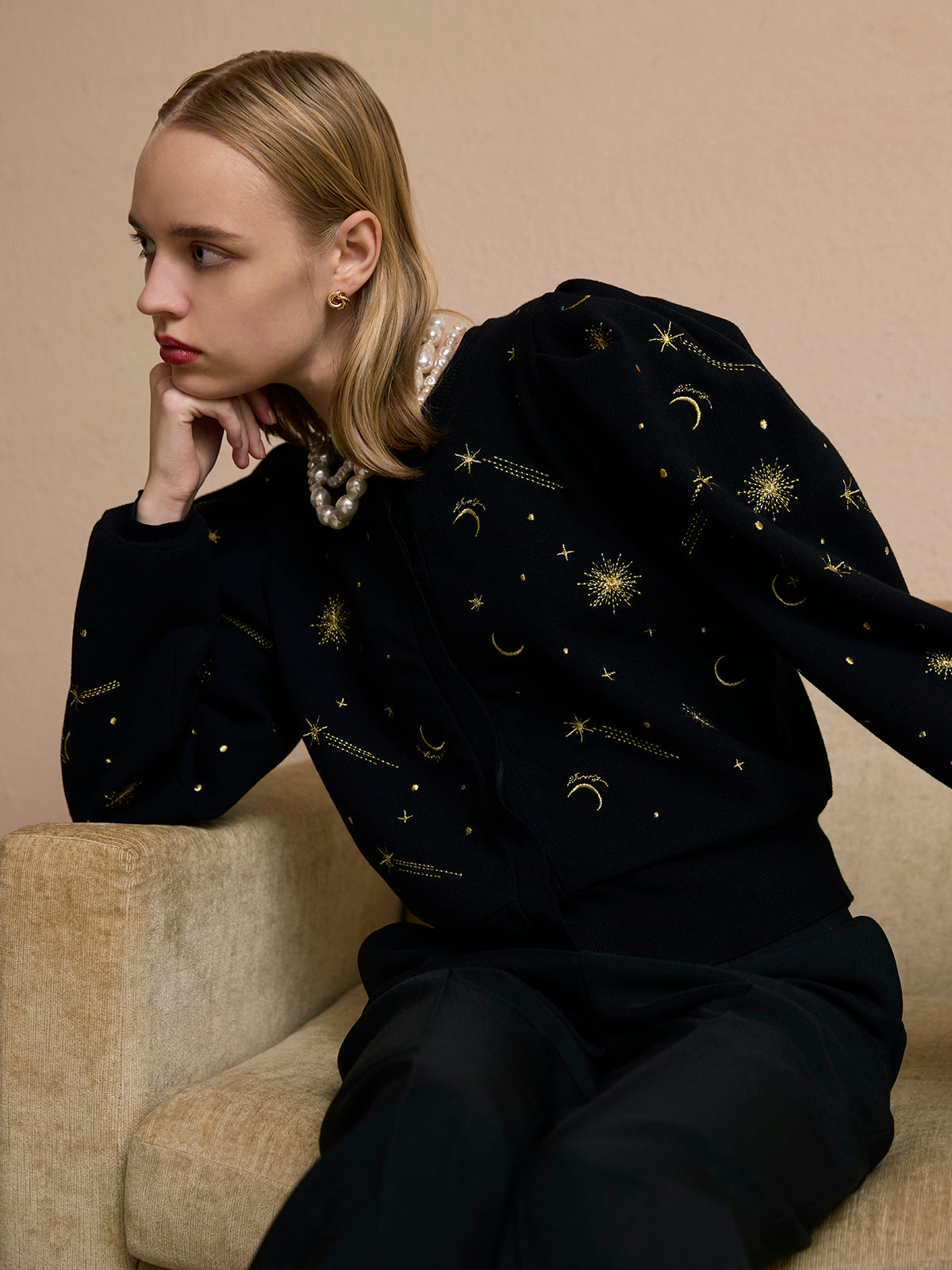 スターエンブロイダリーニット