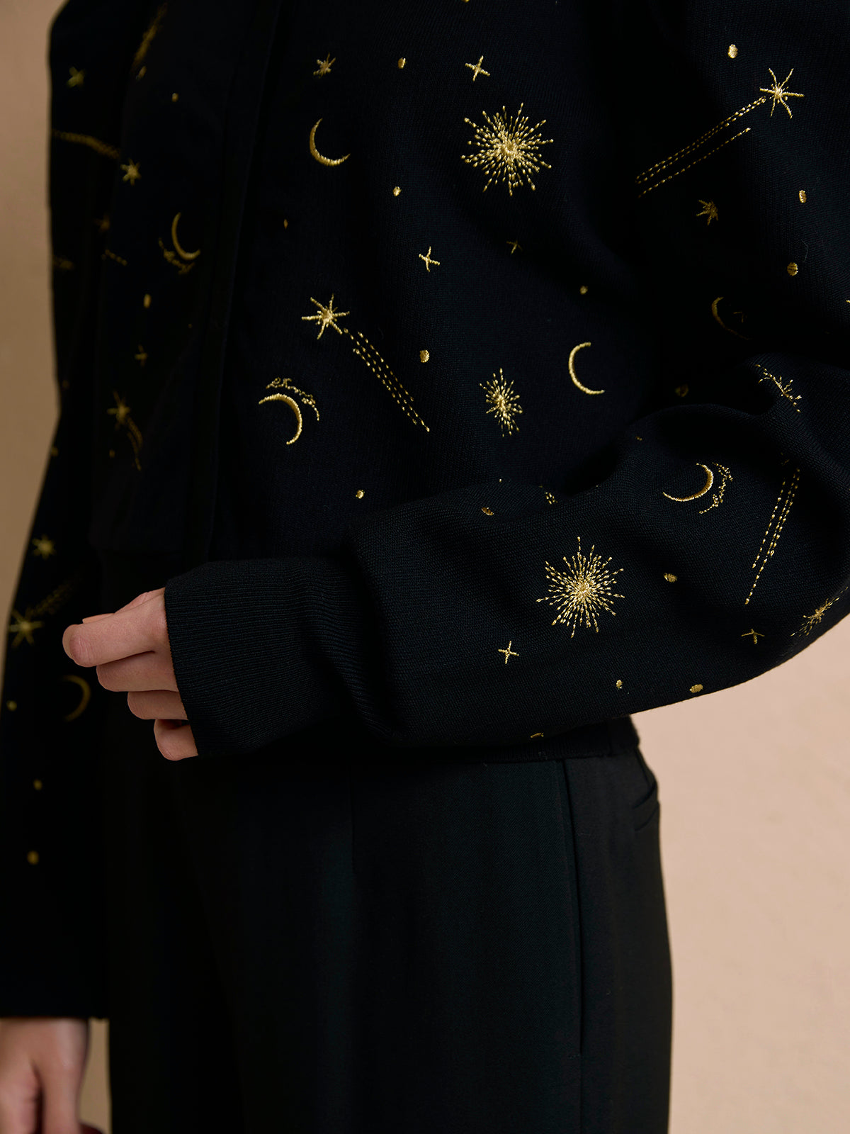 スターエンブロイダリーニット