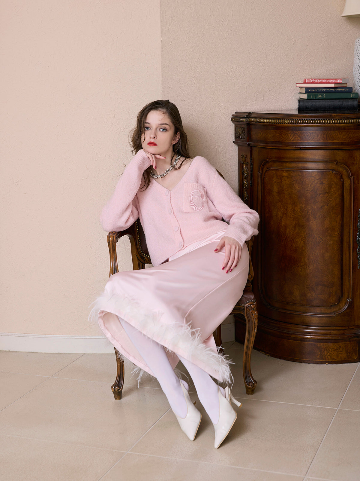 フェザートリムサテンストレートスカート