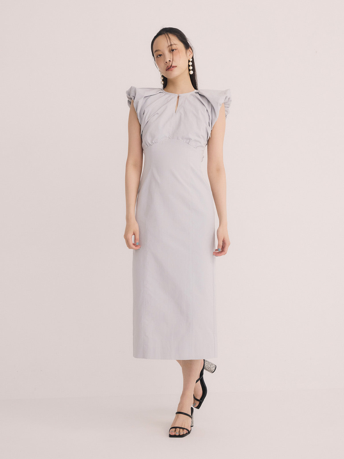 ショルダーデザインバックオープンワンピース