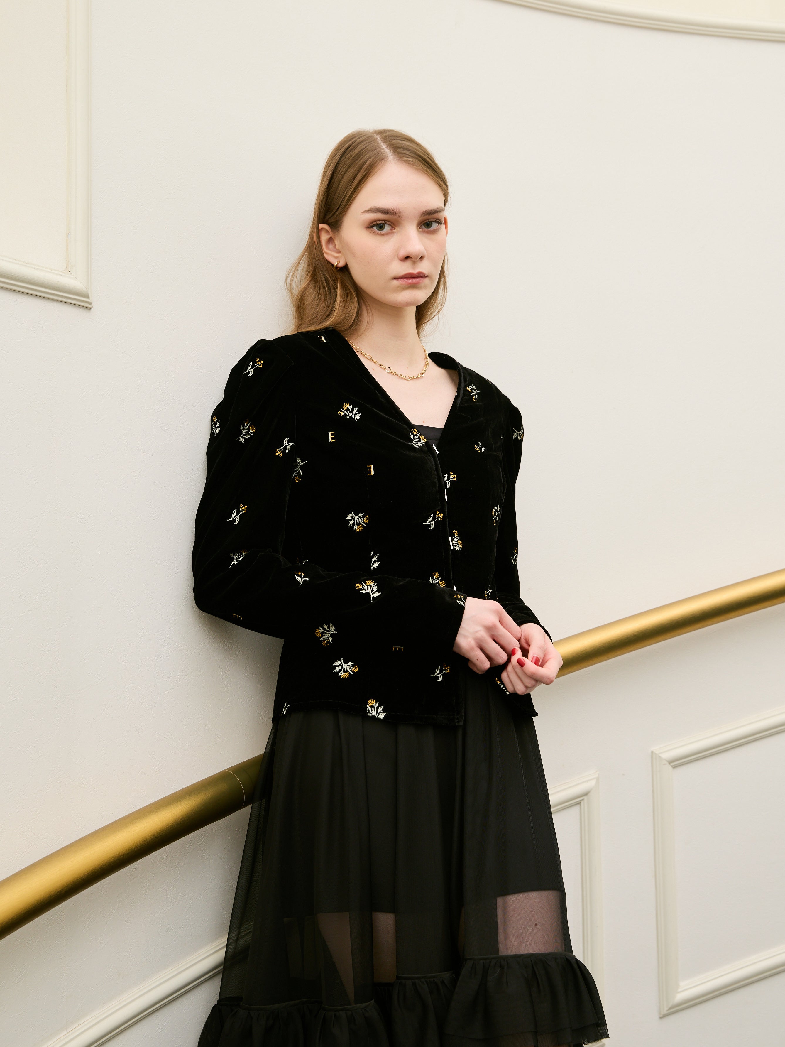 フラワーモチーフベルベットパフショルダージャケット