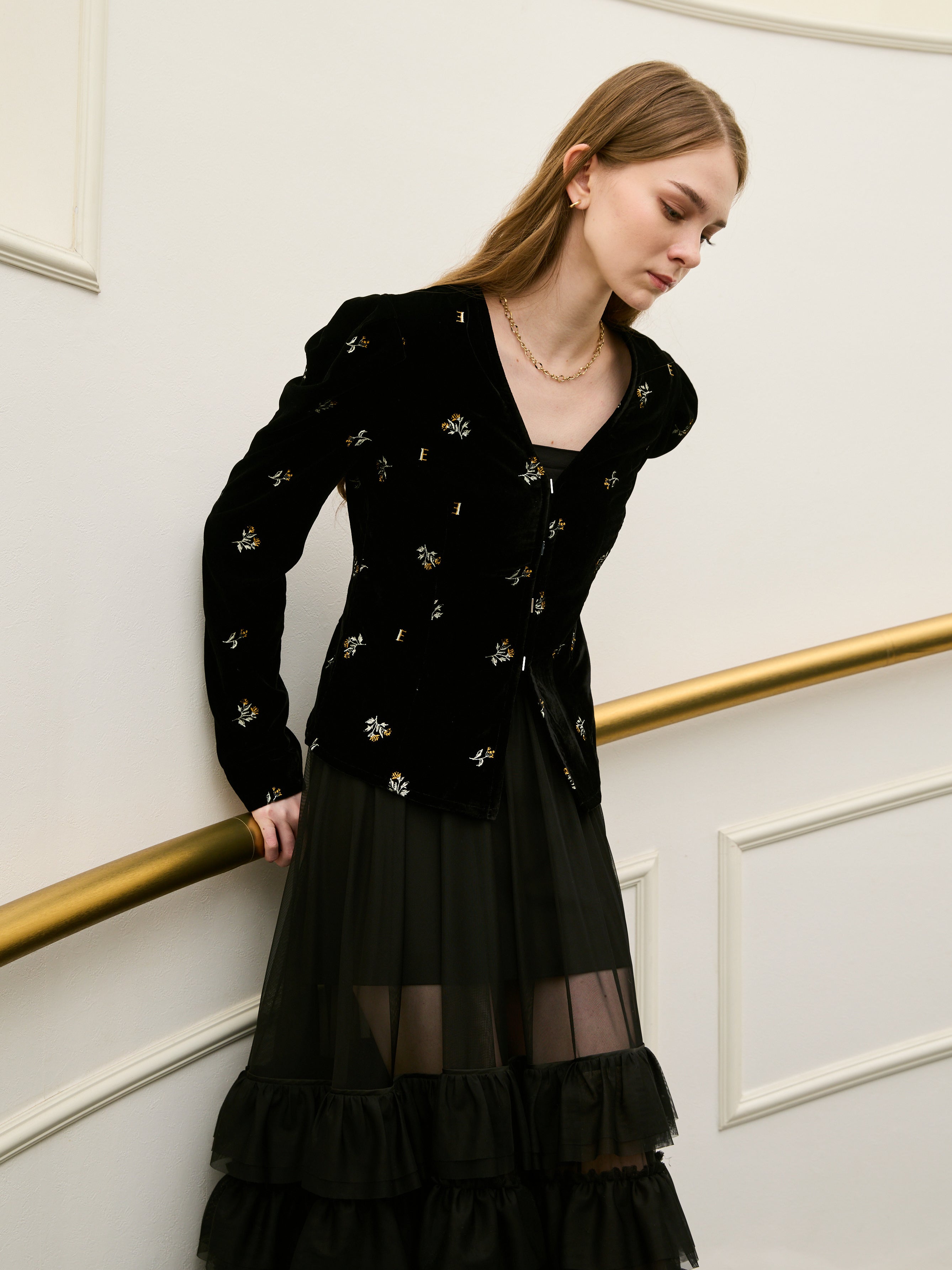 MODEL:175cm／COLOR:BLACK／SIZE:F