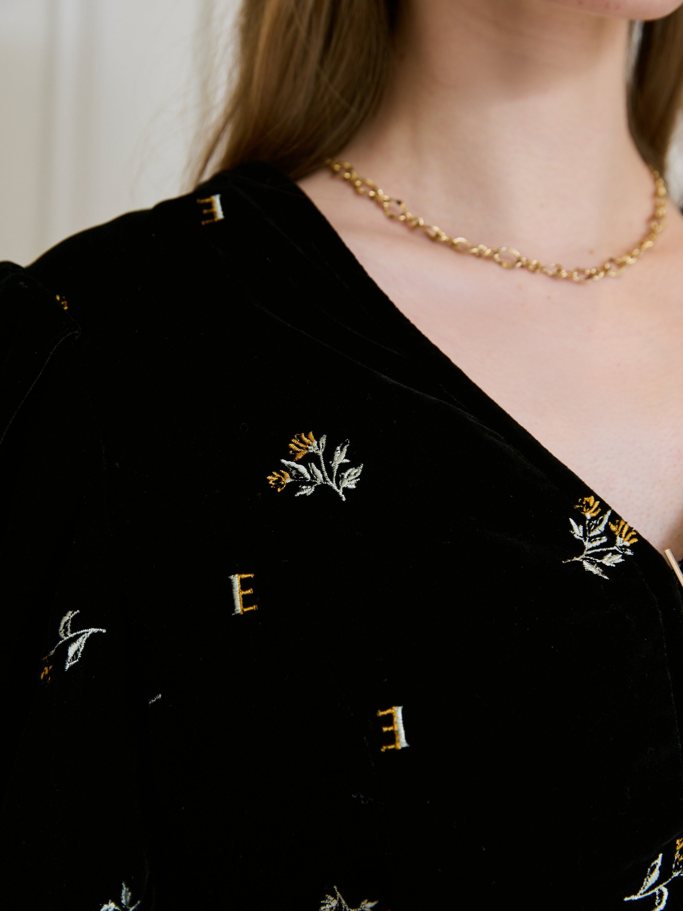 フラワーモチーフベルベットパフショルダージャケット