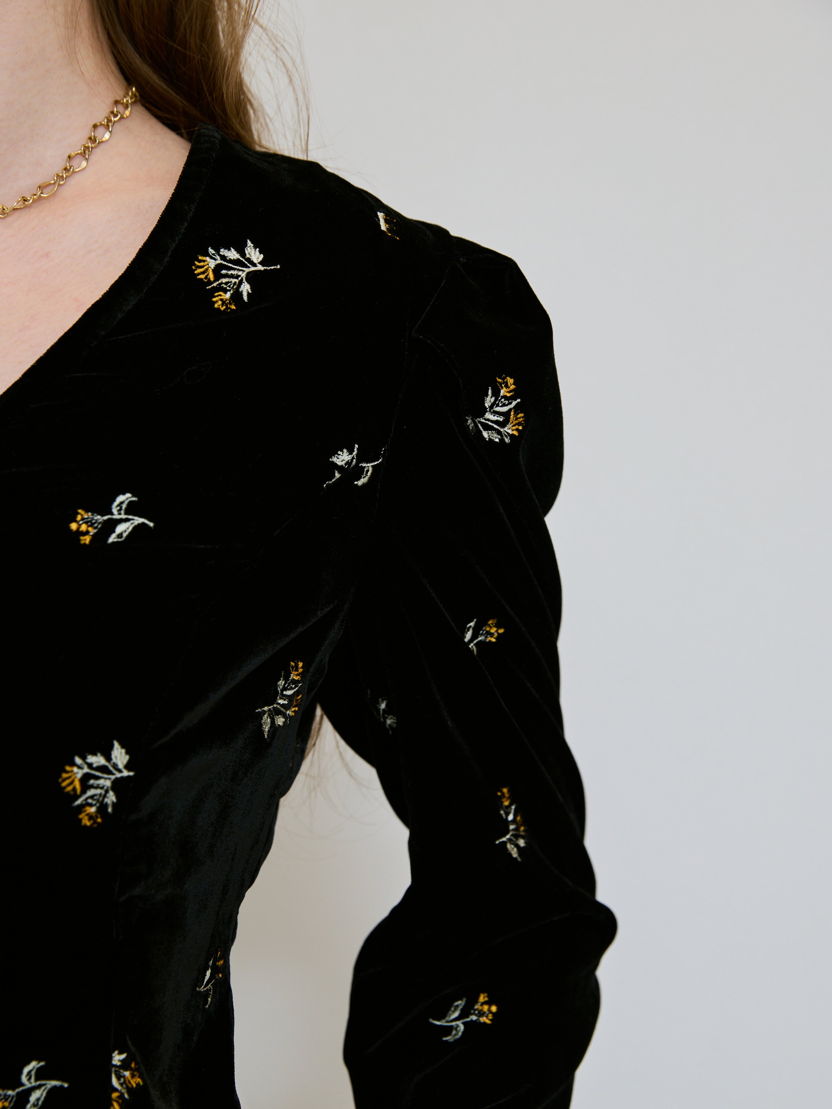 フラワーモチーフベルベットパフショルダージャケット