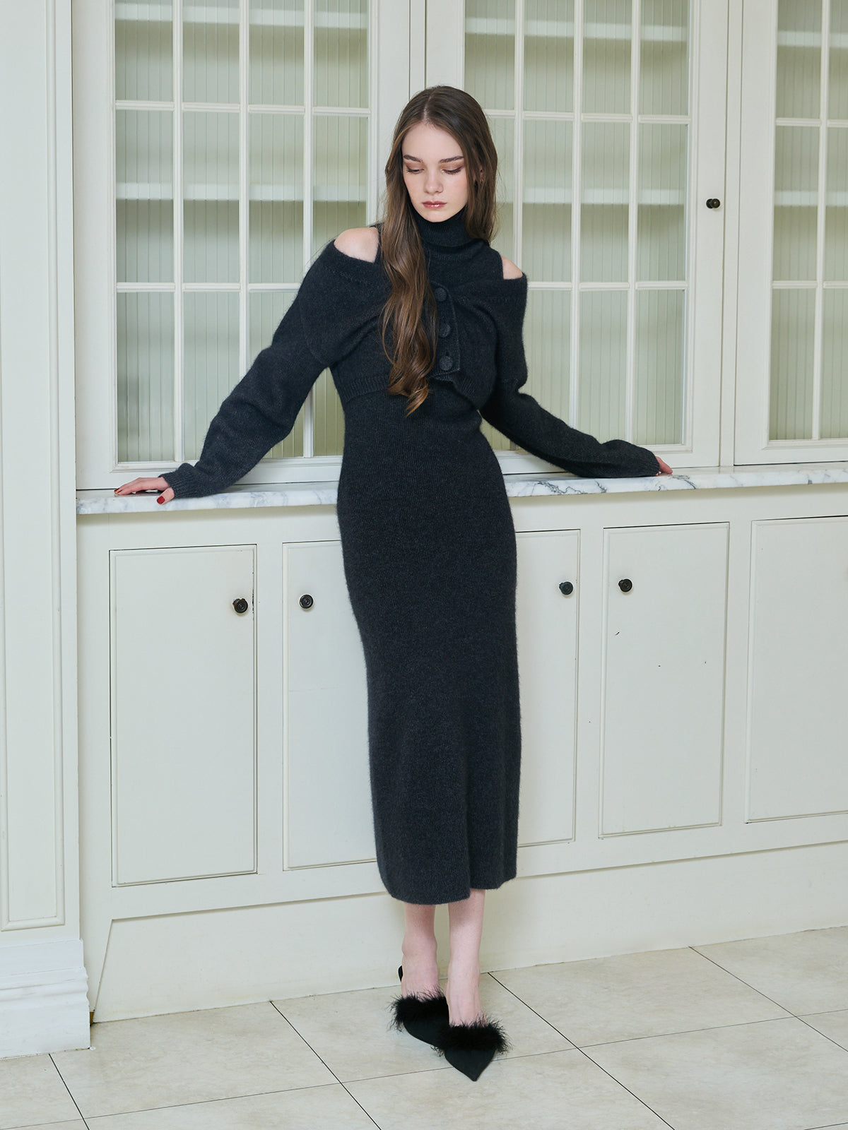 MODEL:175cm／COLOR:CHARCOAL GREY／SIZE:F