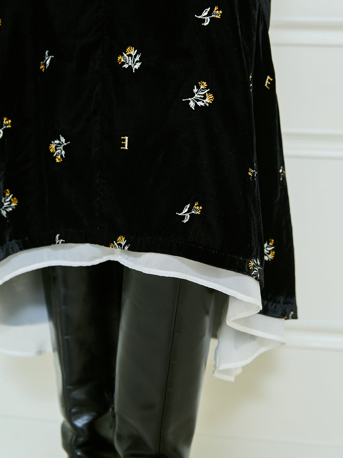 フワラーモチーフベルベットレースカラーワンピース