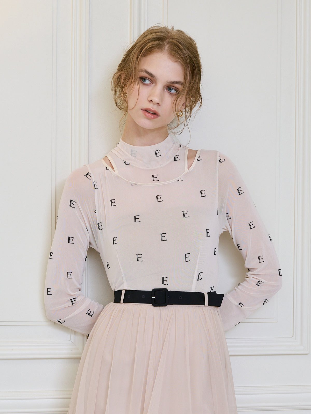 MODEL:175cm／COLOR:LIGHT BEIGE／SIZE:F