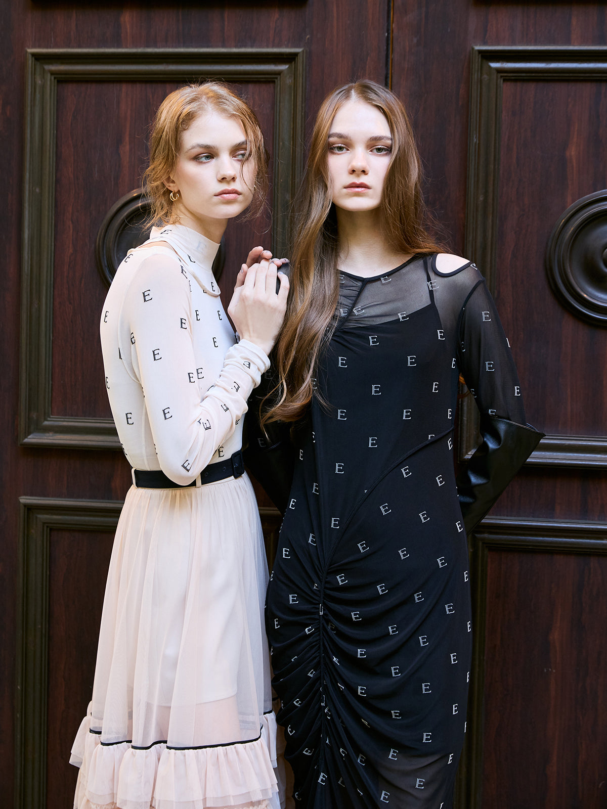 モノグラムカットアウトチュールワンピース