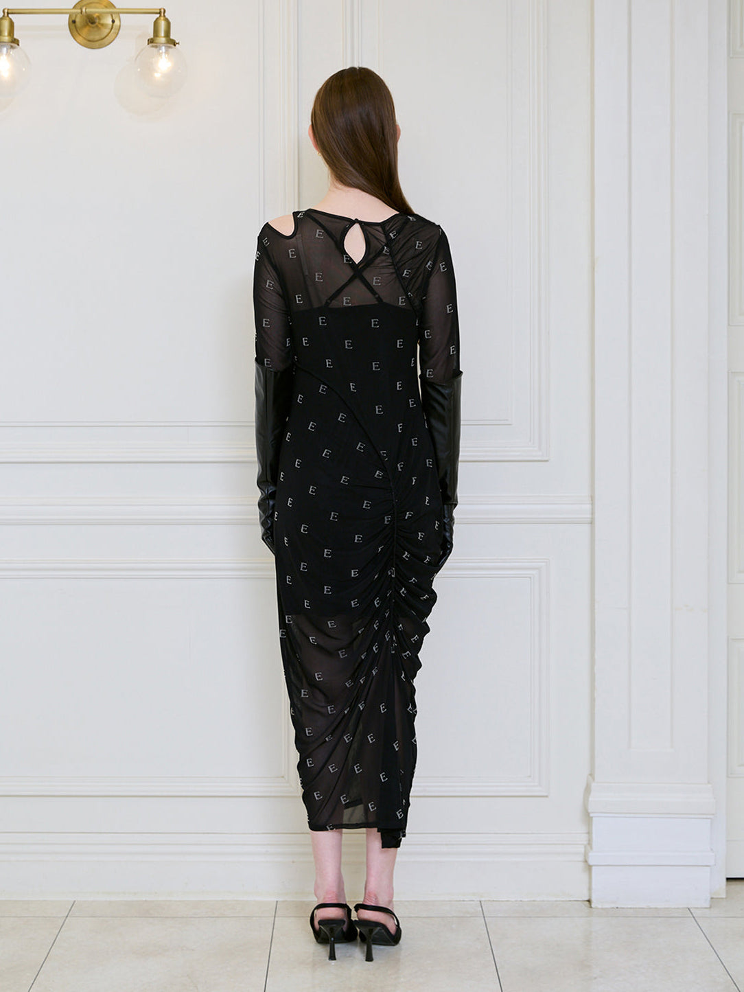 モノグラムカットアウトチュールワンピース