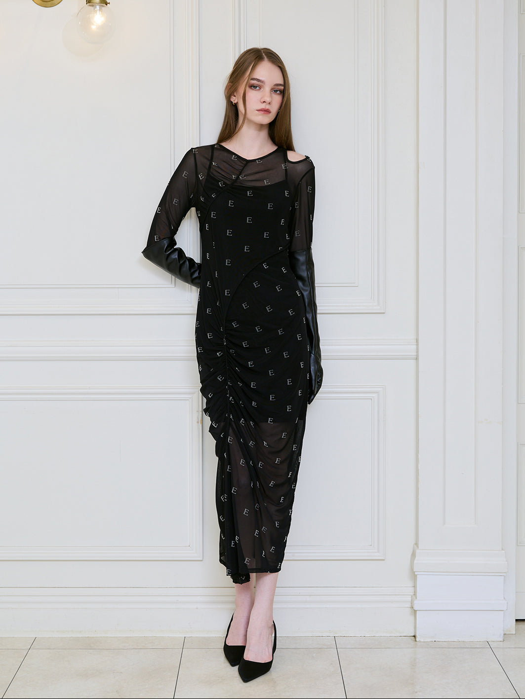 モノグラムカットアウトチュールワンピース