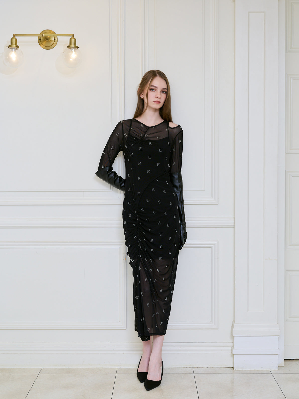 モノグラムカットアウトチュールワンピース