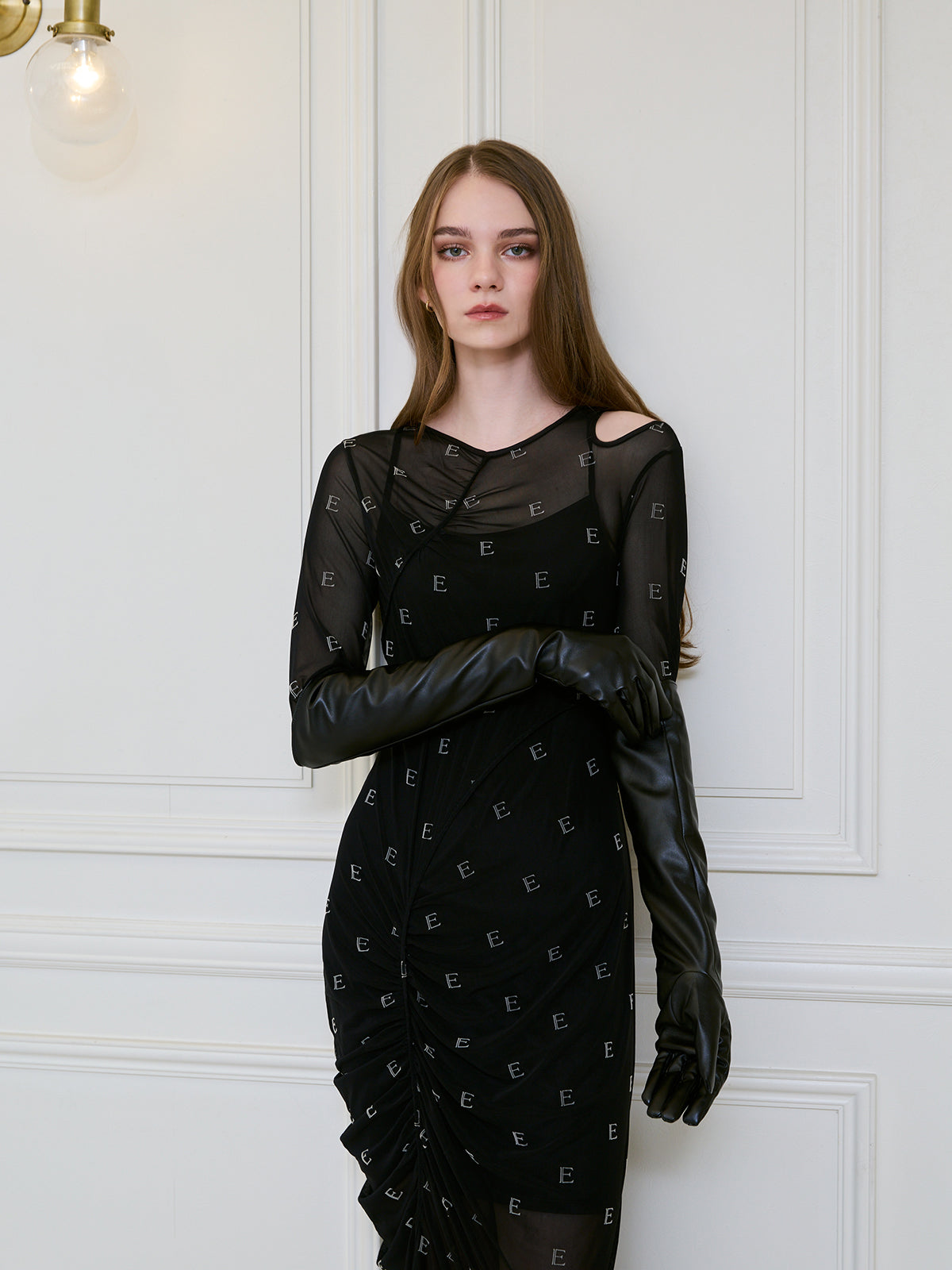 モノグラムカットアウトチュールワンピース