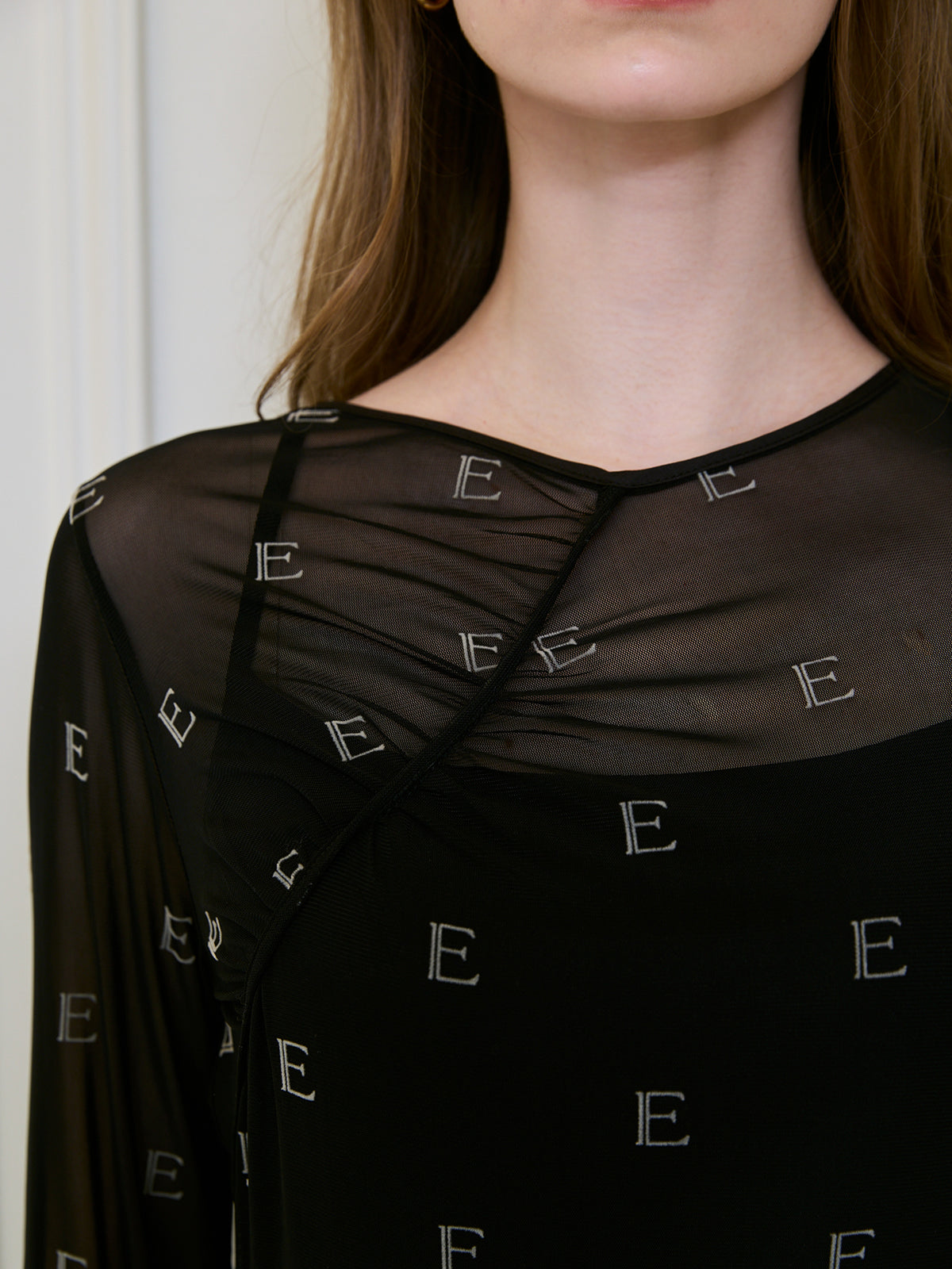 モノグラムカットアウトチュールワンピース