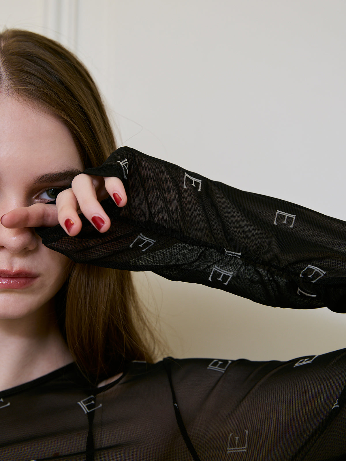 モノグラムカットアウトチュールワンピース