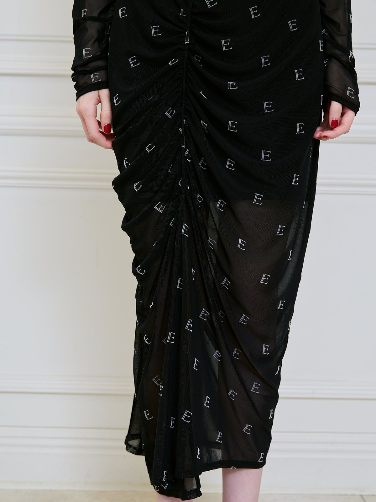 モノグラムカットアウトチュールワンピース