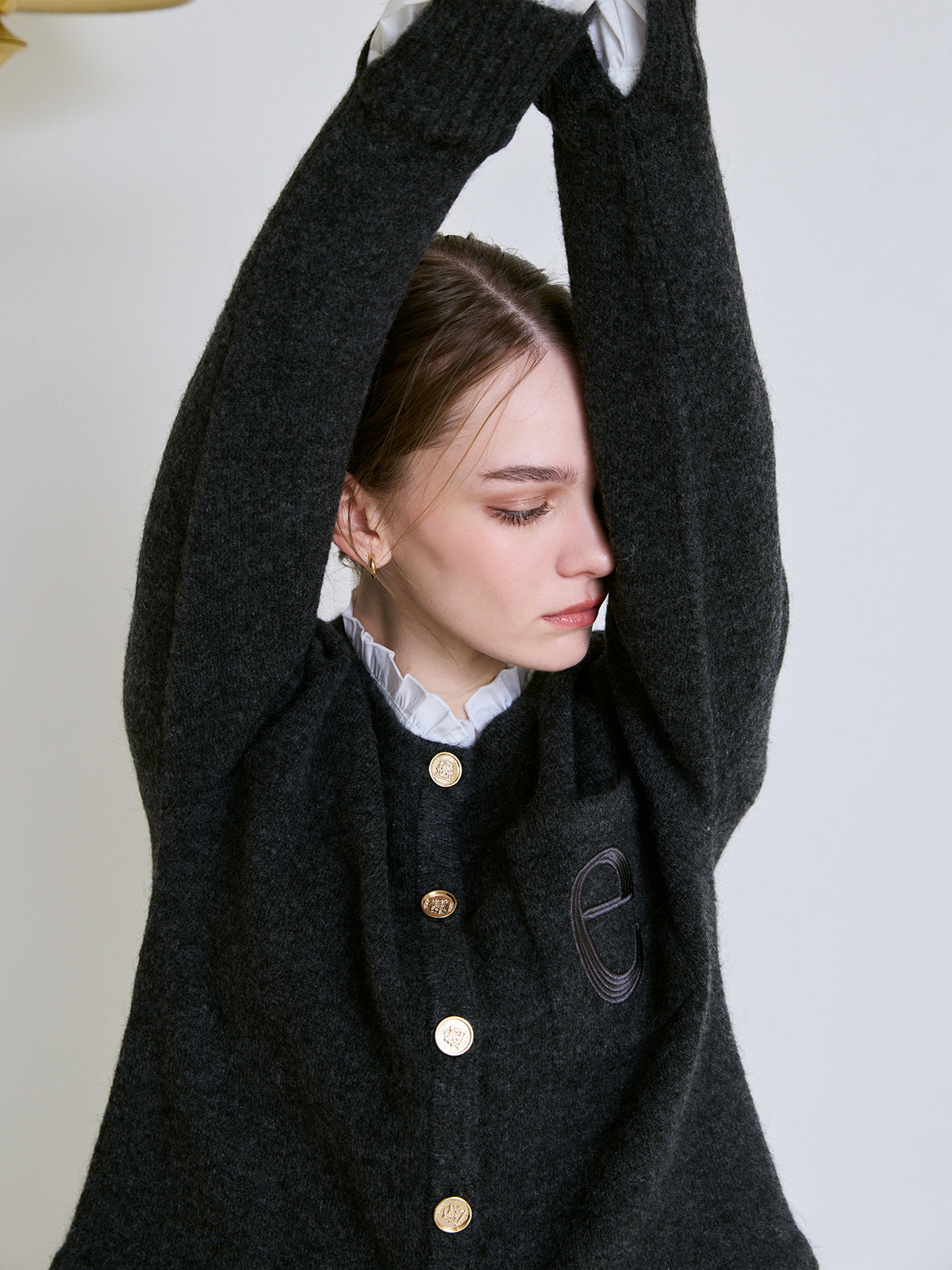 Attachedcollrモヘアカーディガン