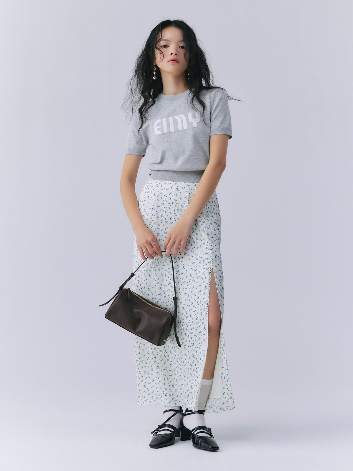 ストラップパンプス