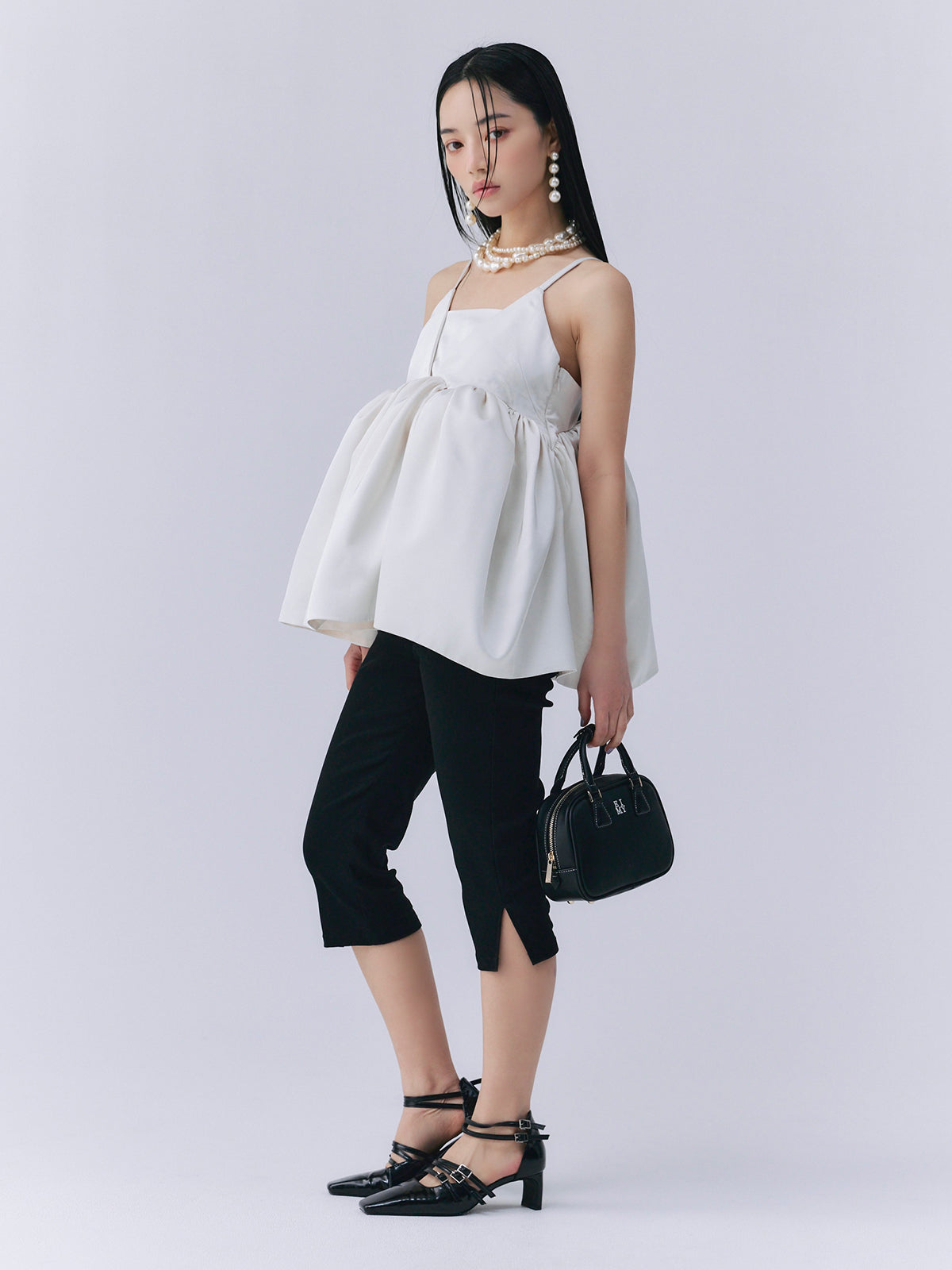 ストラップパンプス