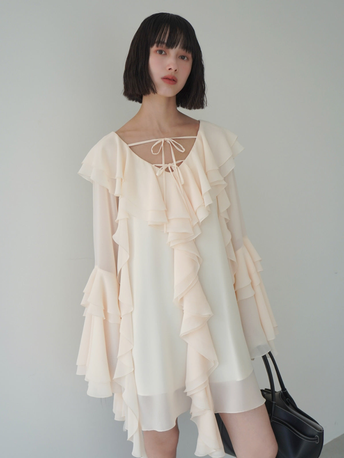 ボリュームラッフルミニドレス