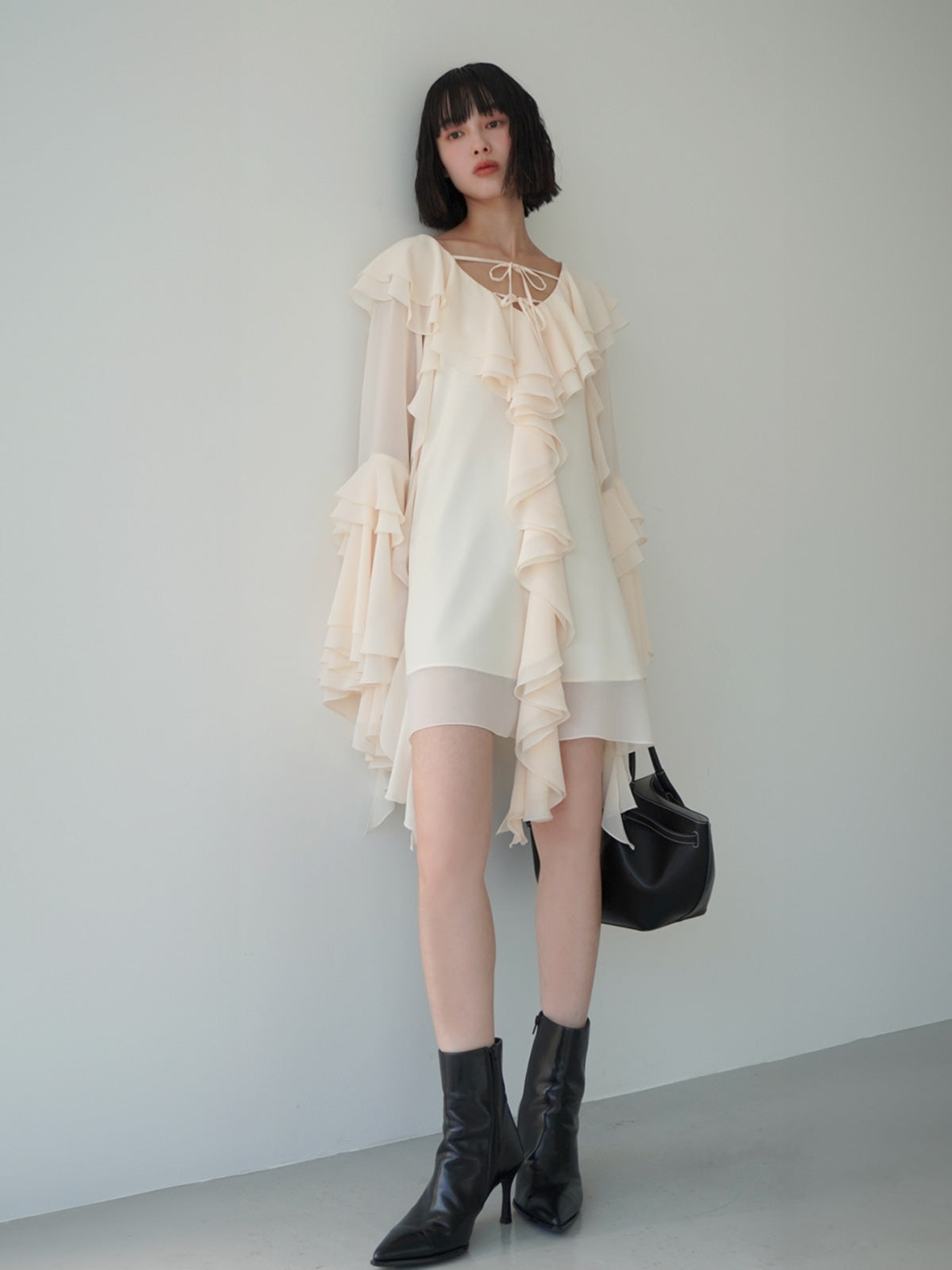 ボリュームラッフルミニドレス