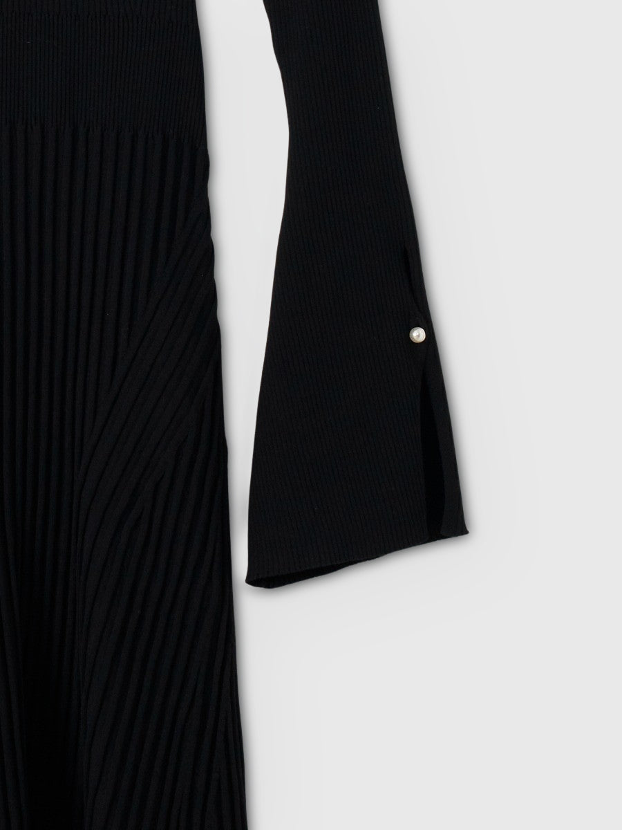 リブニットフレアワンピース