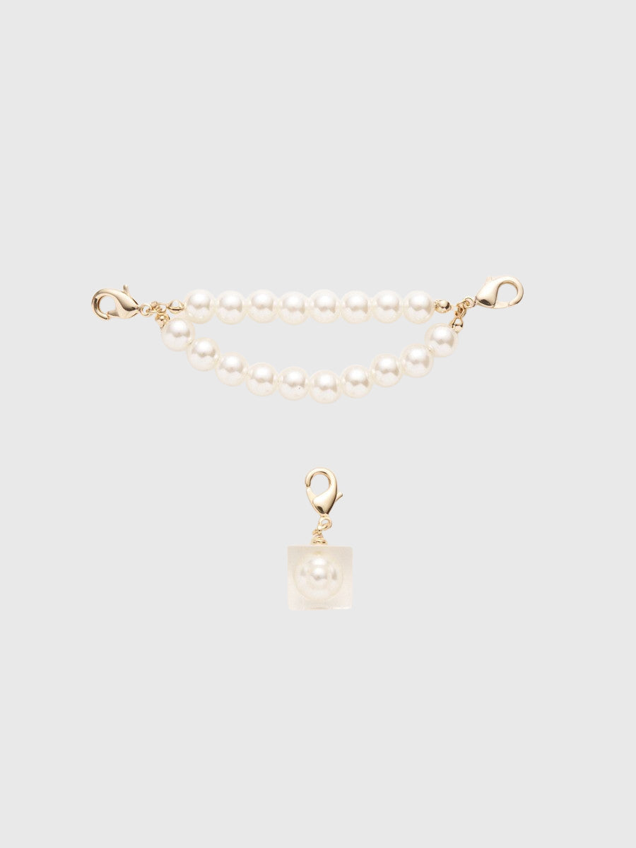 パールチャームシュークリップ