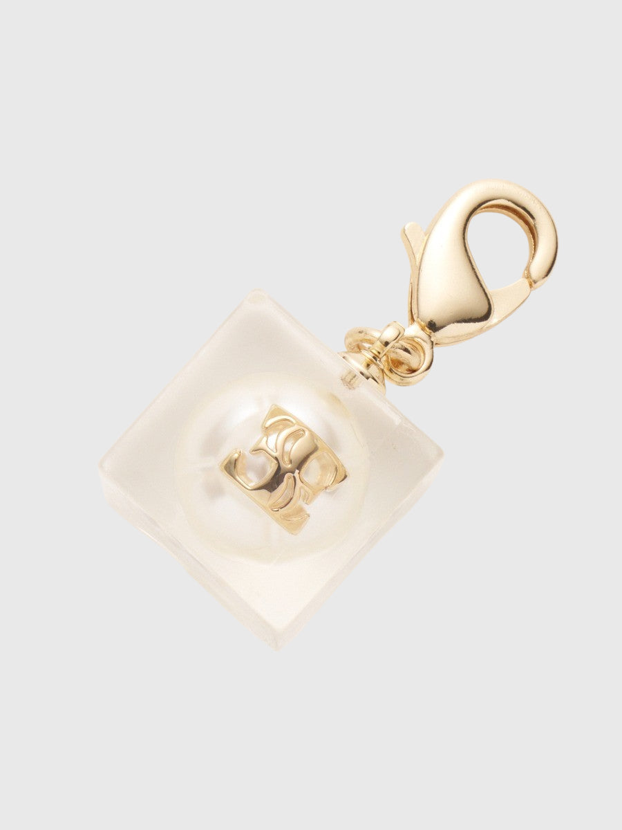 パールチャームシュークリップ