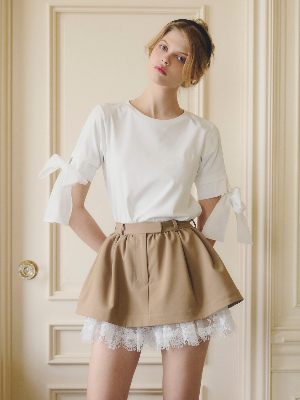 ATTACHED PAPILLON RIBBON TEELARA