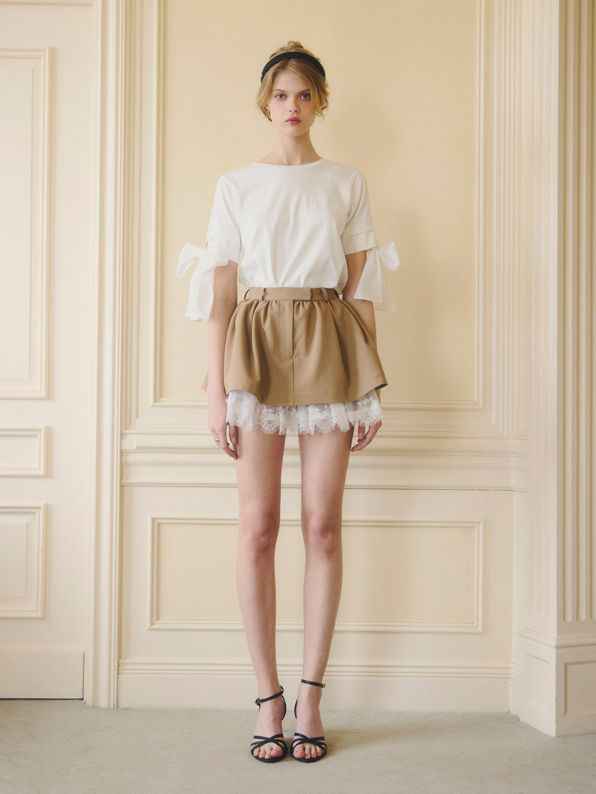 ATTACHED PAPILLON RIBBON TEELARA
